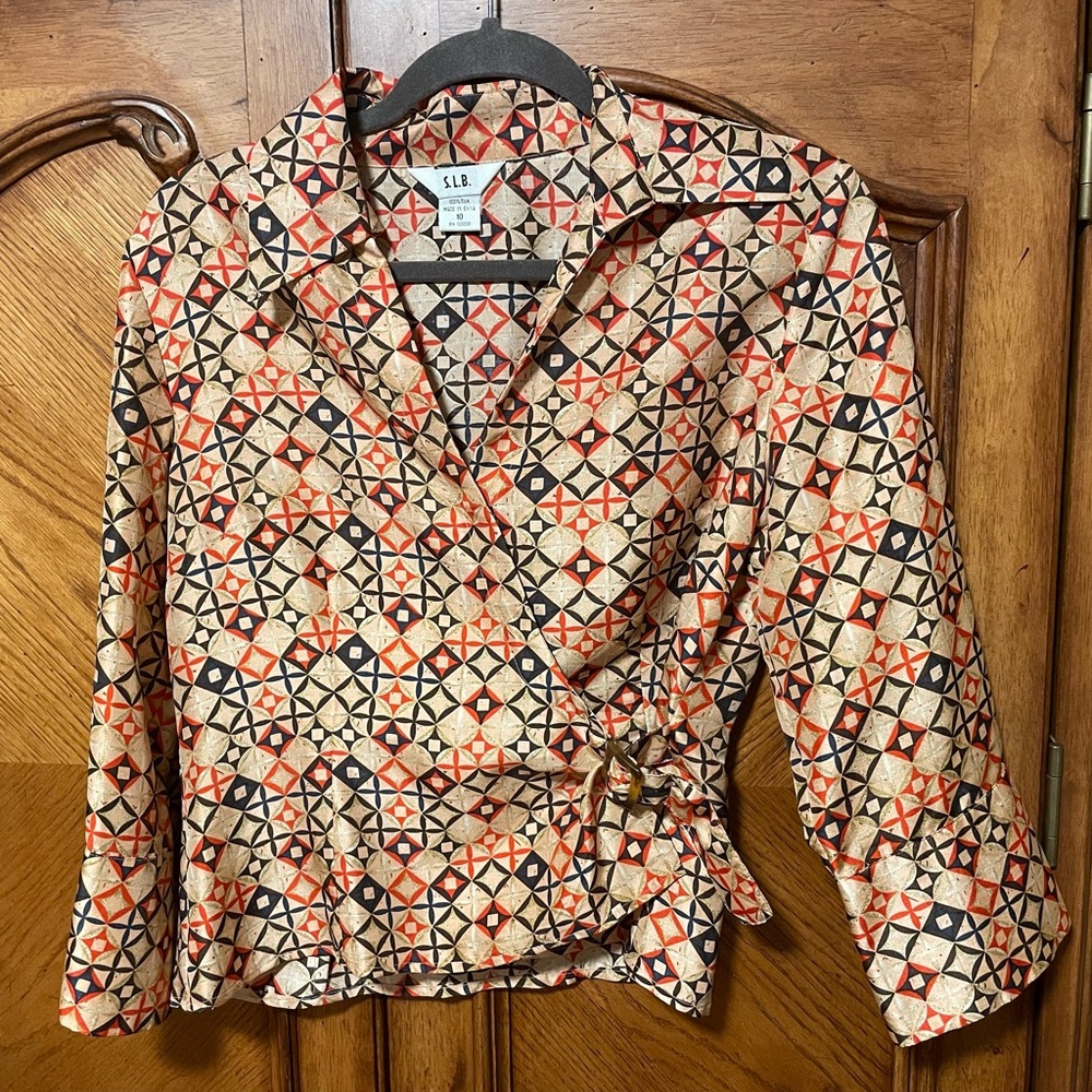 SLB 100% Silk Wrap-style with small buckle tie Blouse Size 10